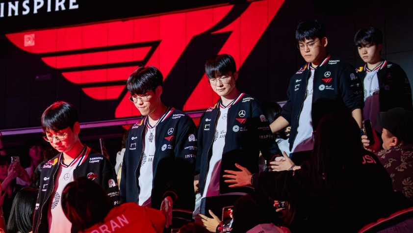 T1 thi đấu với DK