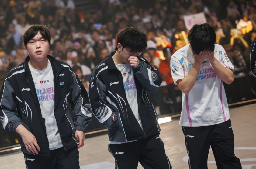 Các tuyển thủ BLG sử dụng dịch vụ nhạy cảm tại Thượng Hải