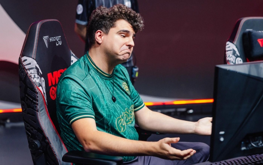 Bwipo trong màu áo FlyQuest