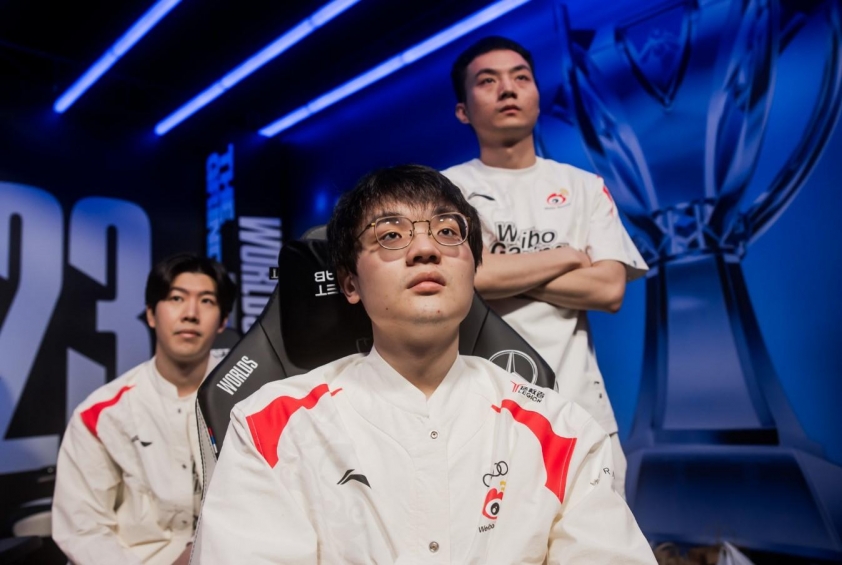 Phân tích điểm mạnh và điểm yếu đội hình EDG