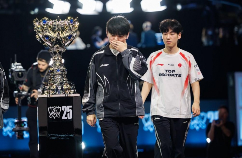 TES thua trắng T1 tại CKTG 2025 Trận đấu giữa TES và T1 tại CKTG 2025