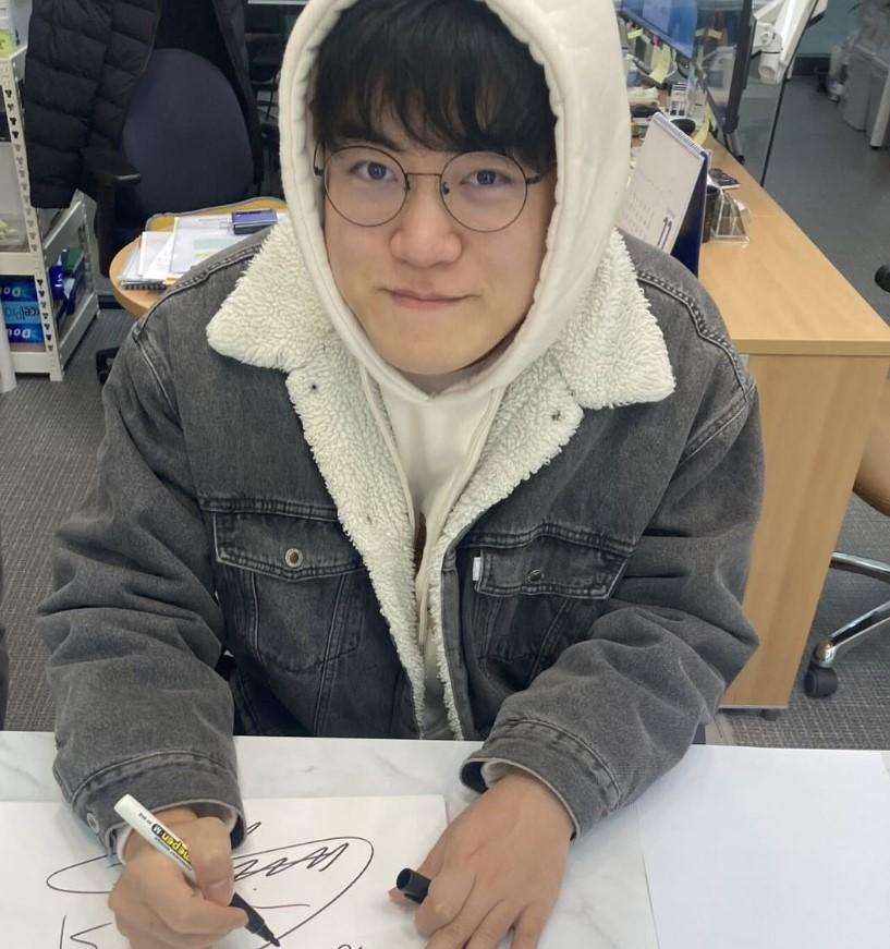 Gumayusi xuất hiện gần trụ sở đội tuyển